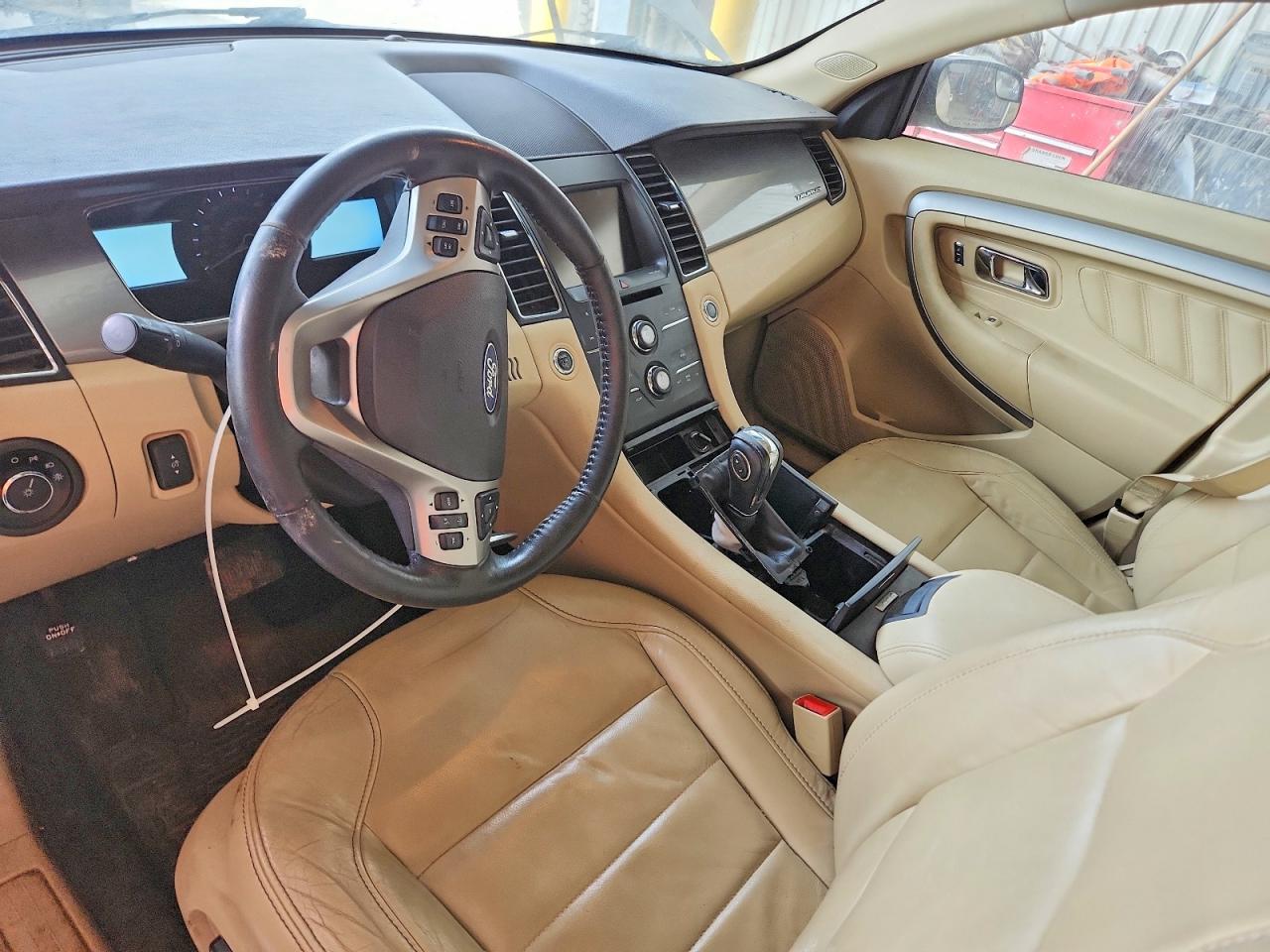 2015 FORD TAURUS SEL photo 8