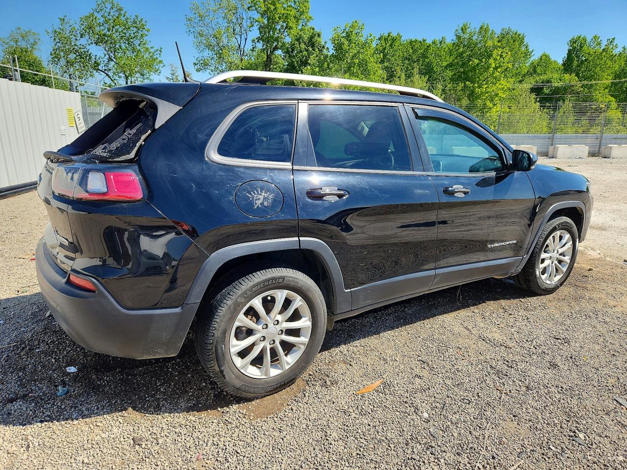 2021 JEEP CHEROKEE LATITUDE photo 3