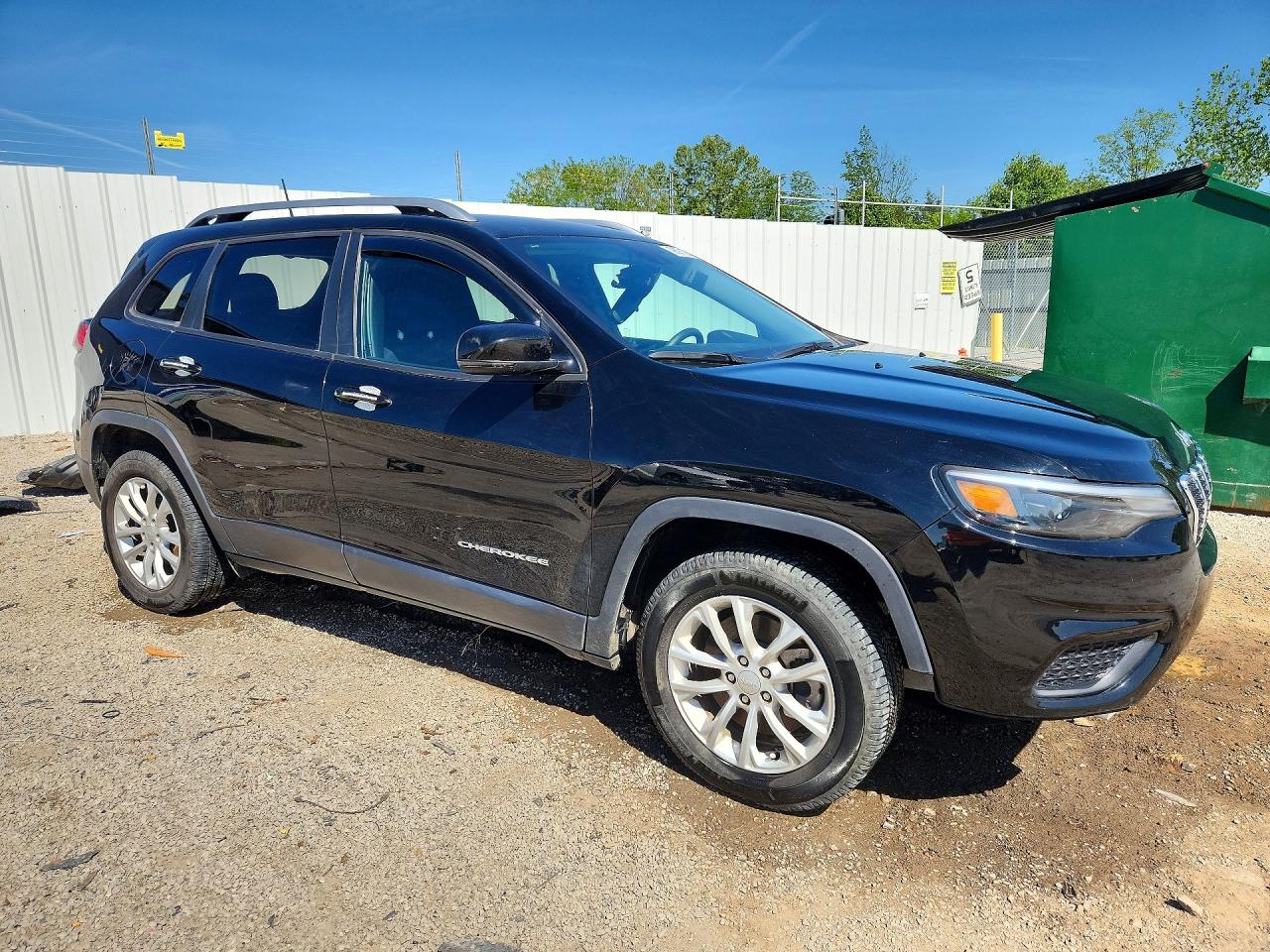 2021 JEEP CHEROKEE LATITUDE photo 4