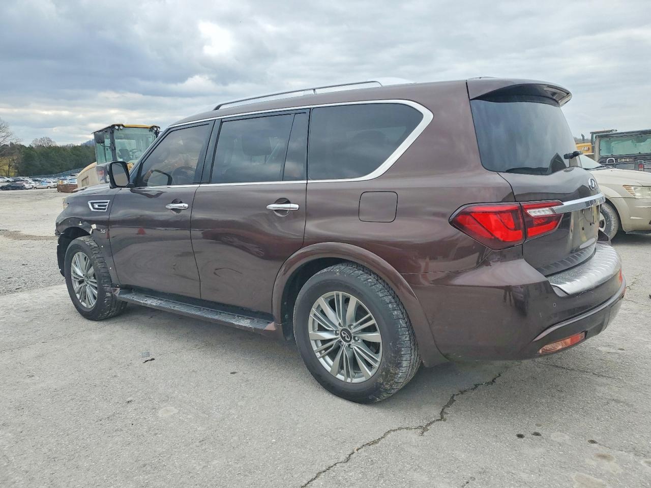 2019 INFINITI QX80 LUXE photo 3