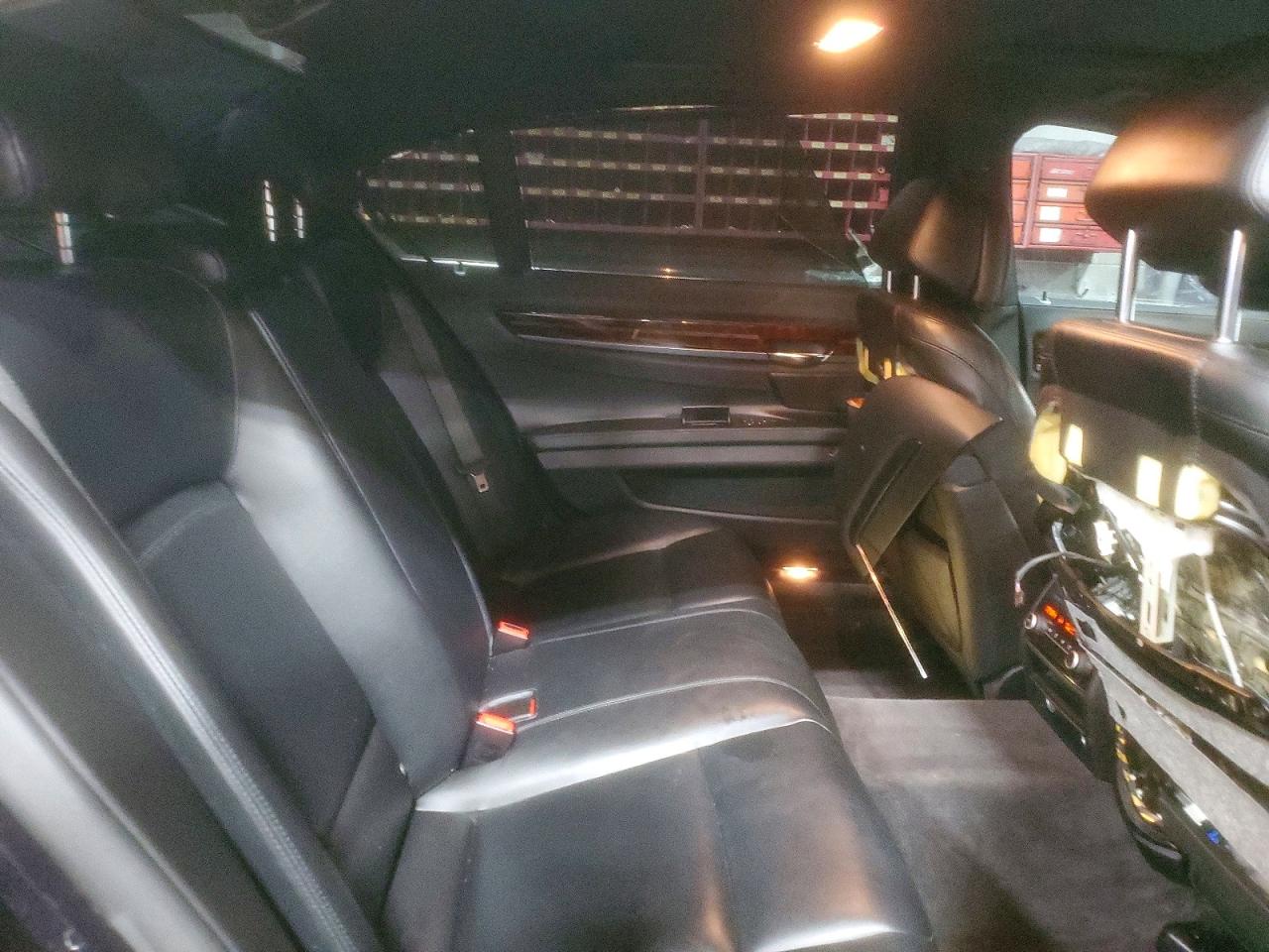 2013 BMW 750 LXI photo 10