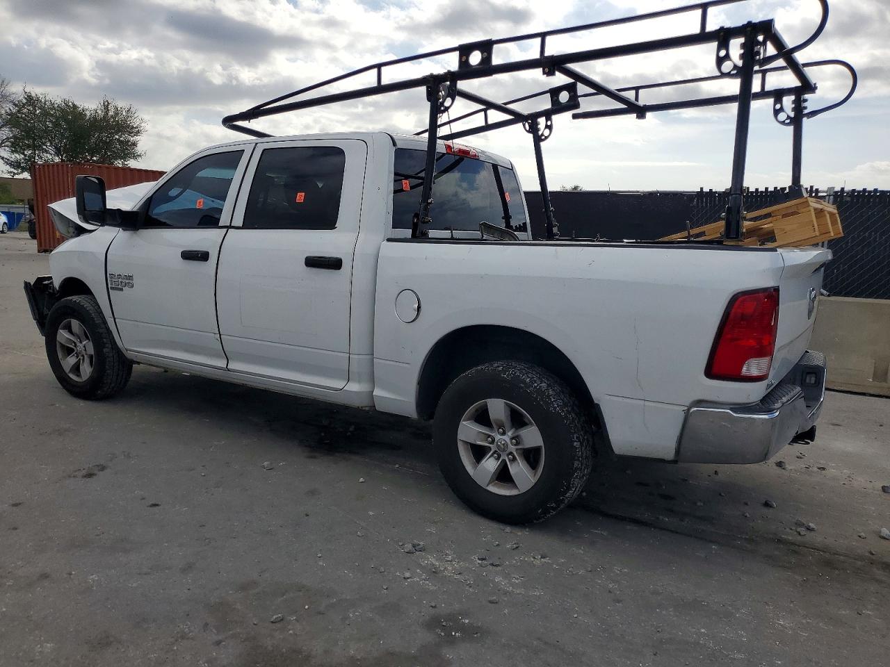 2019 RAM 1500 CLASSIC TRADESMAN photo 3