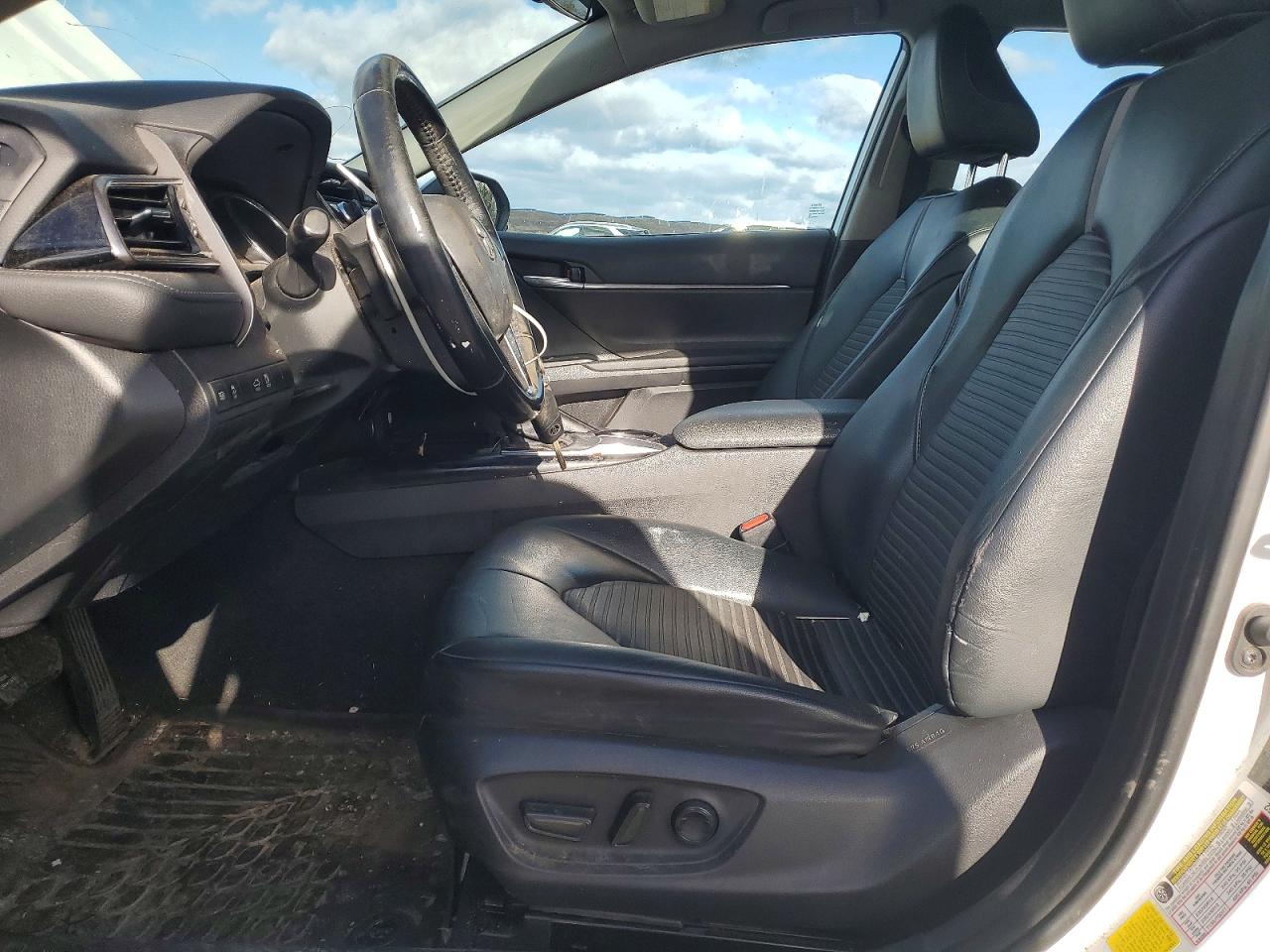 2020 TOYOTA CAMRY SE photo 13