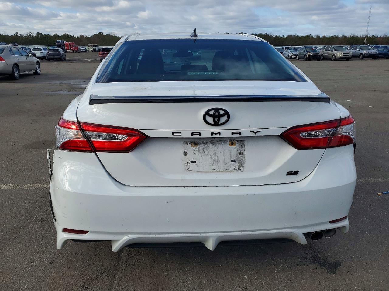 2020 TOYOTA CAMRY SE photo 11