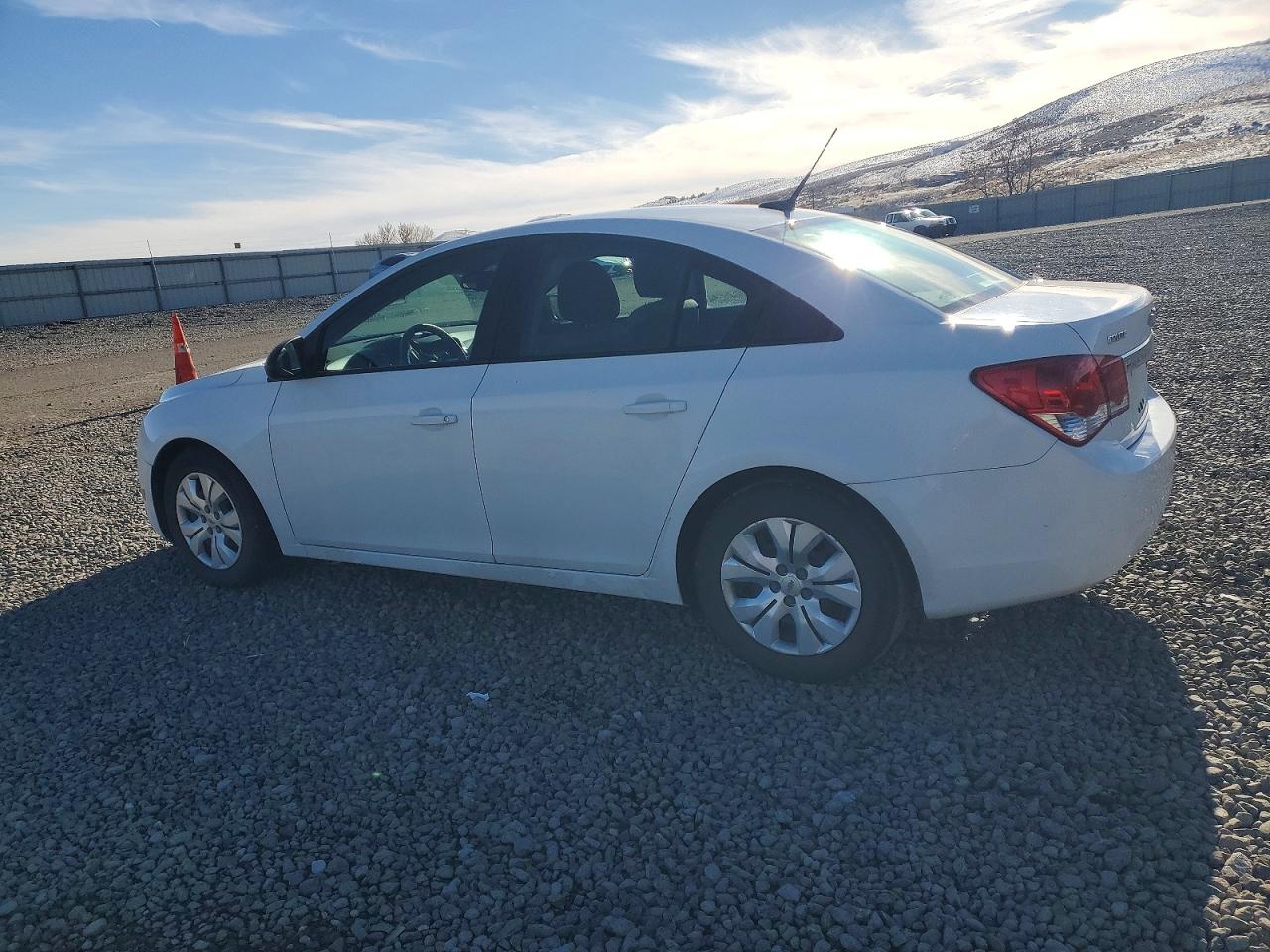 2014 CHEVROLET CRUZE LS photo 2