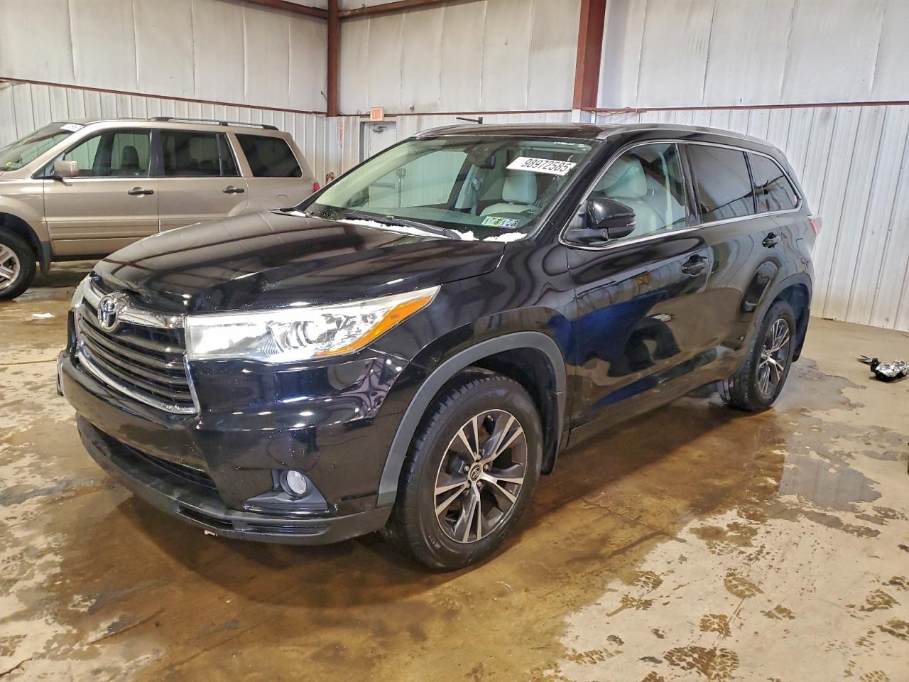 2016 TOYOTA HIGHLANDER