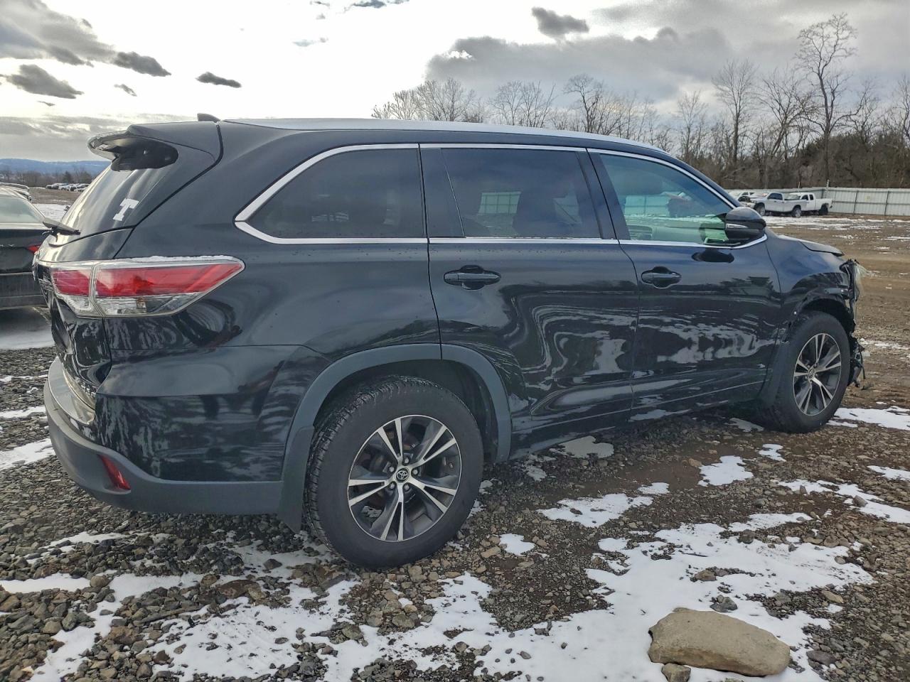 2016 TOYOTA HIGHLANDER XLE photo 3