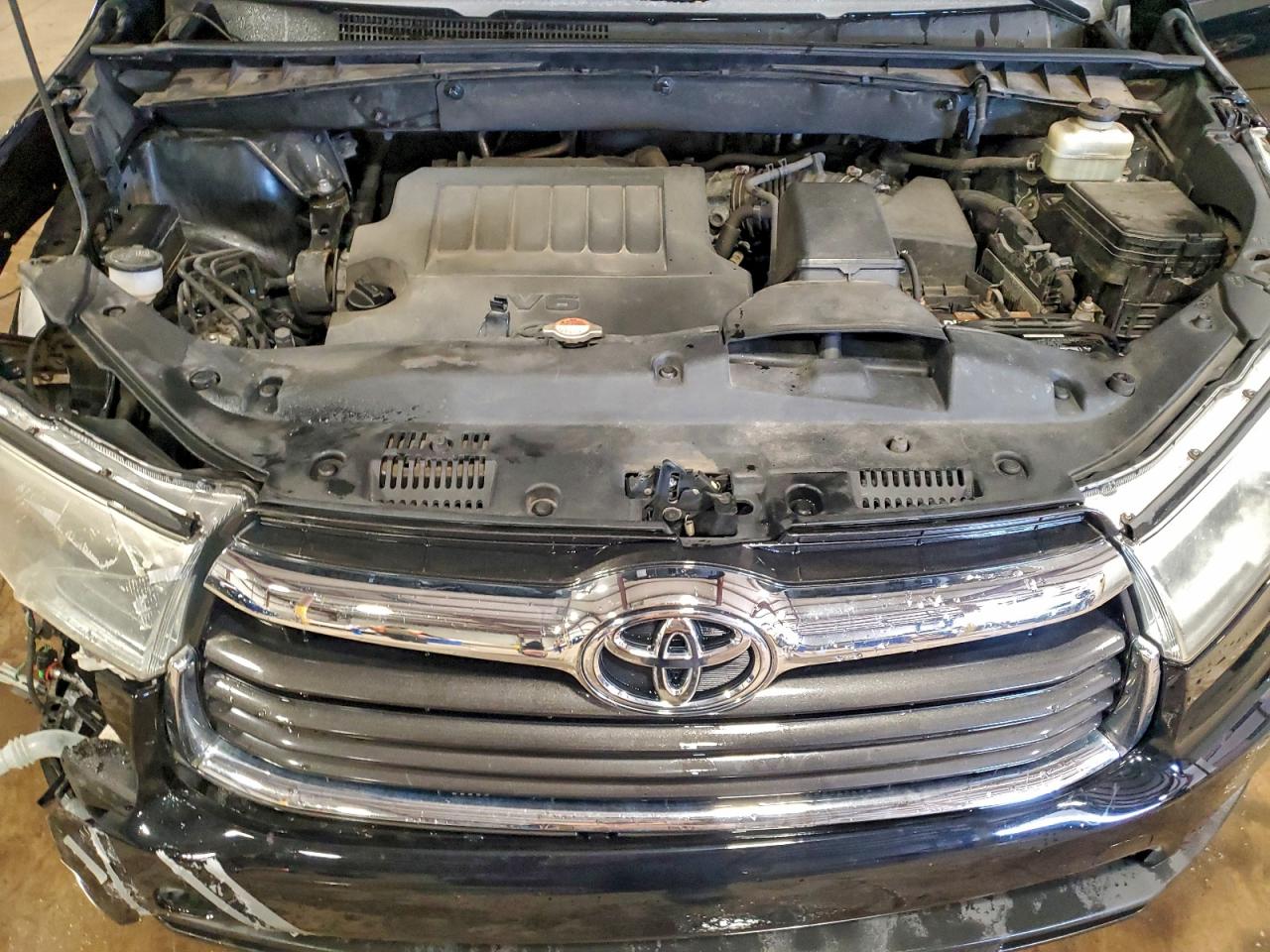 2016 TOYOTA HIGHLANDER XLE photo 12