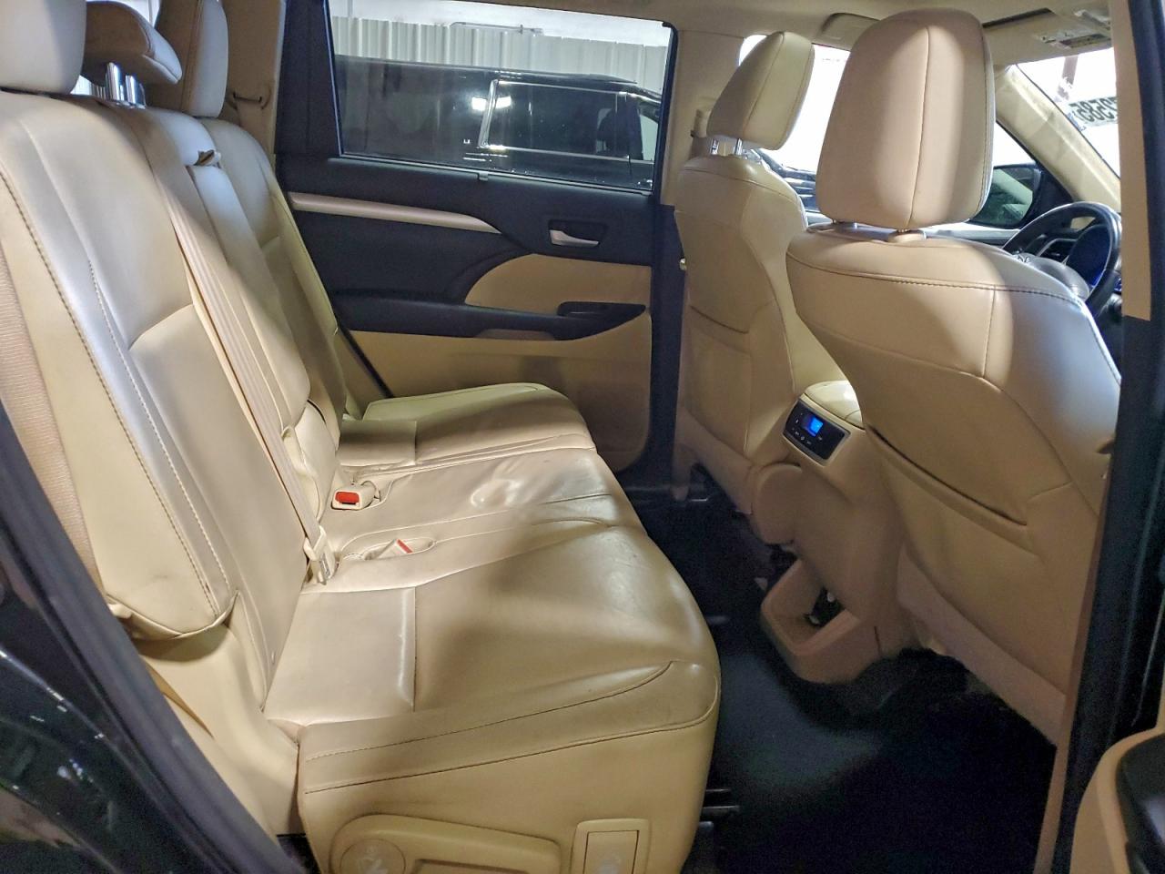2016 TOYOTA HIGHLANDER XLE photo 11