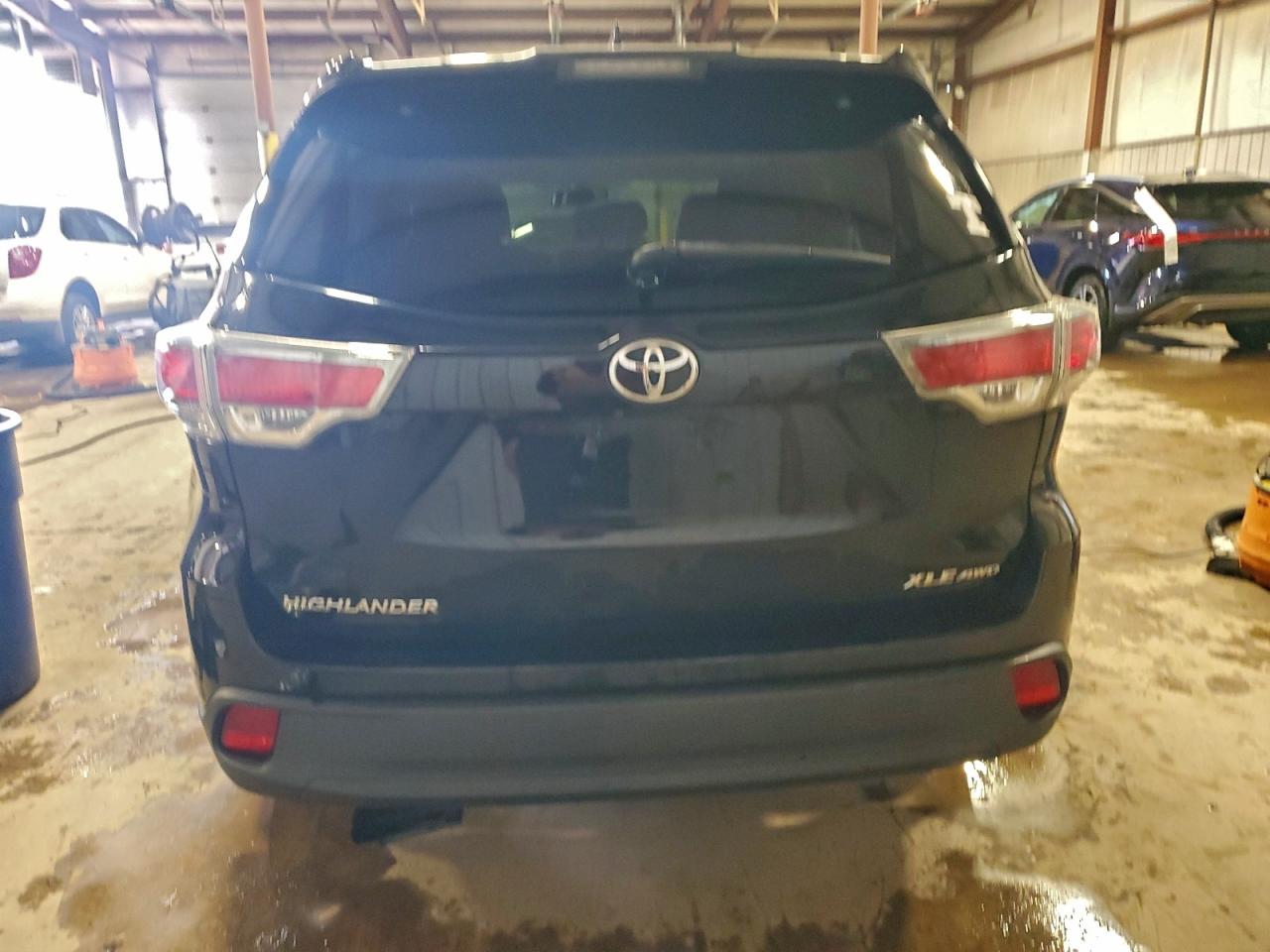 2016 TOYOTA HIGHLANDER XLE photo 6