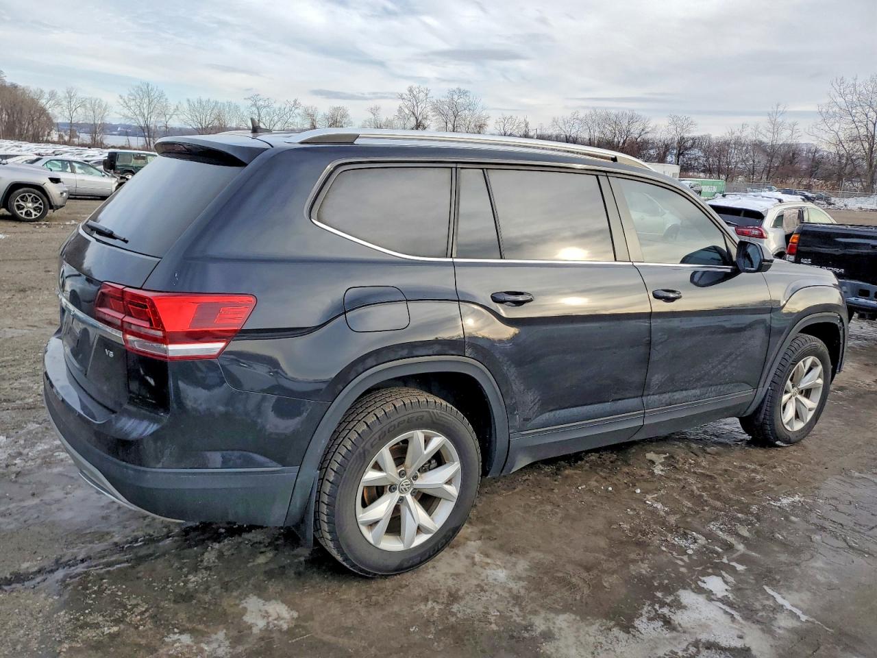 2018 VOLKSWAGEN ATLAS SE photo 3