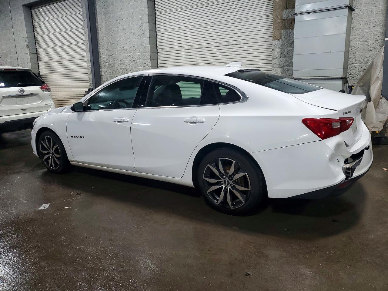 2018 CHEVROLET MALIBU LT photo 2