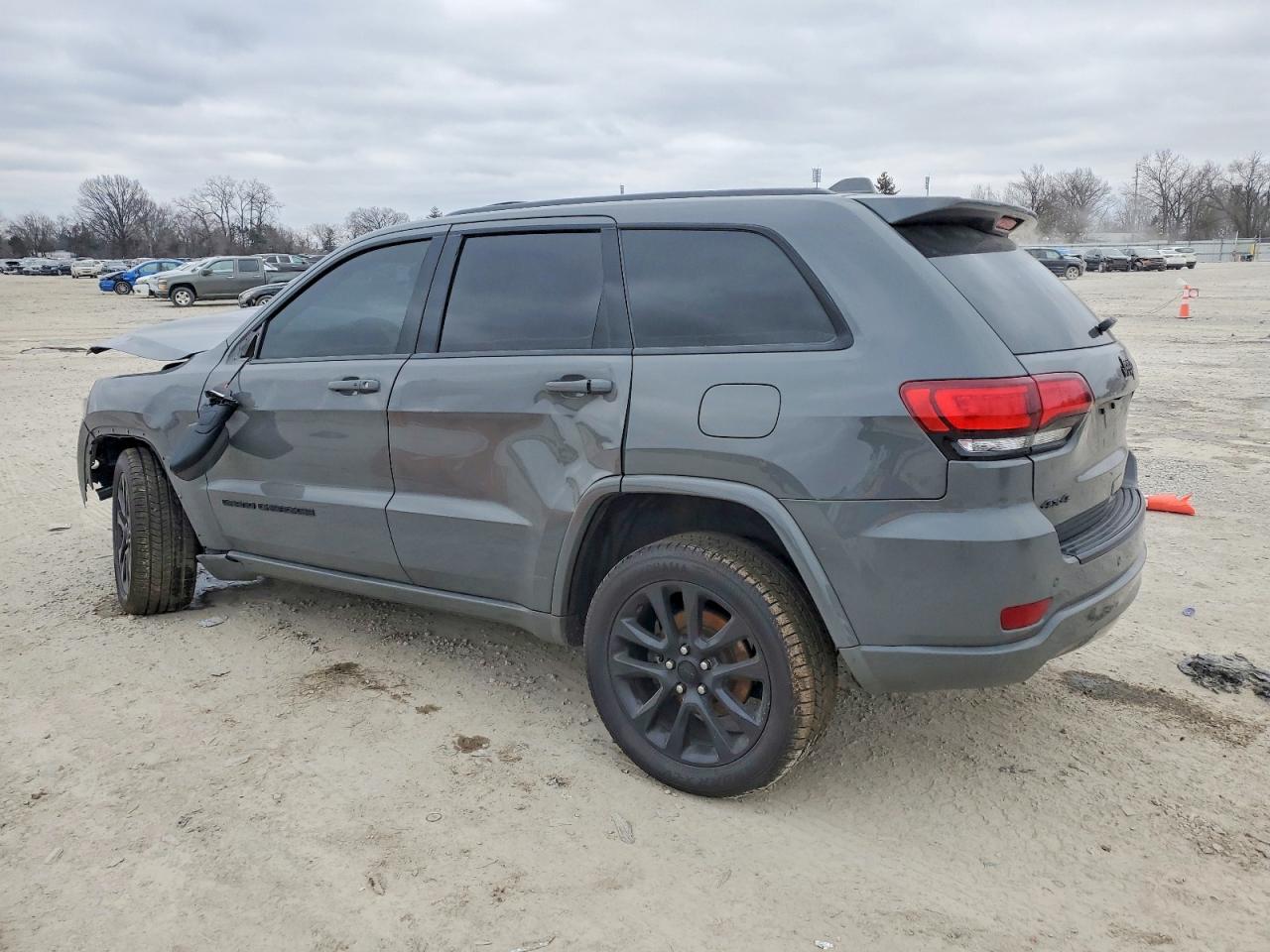 2019 JEEP GRAND CHEROKEE LAREDO photo 3
