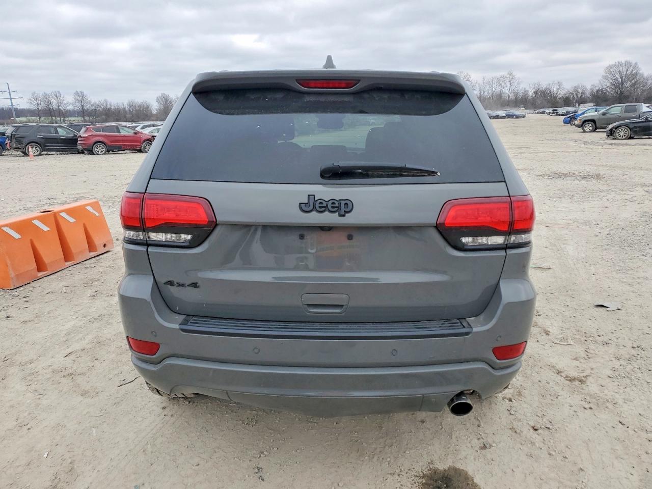 2019 JEEP GRAND CHEROKEE LAREDO photo 11