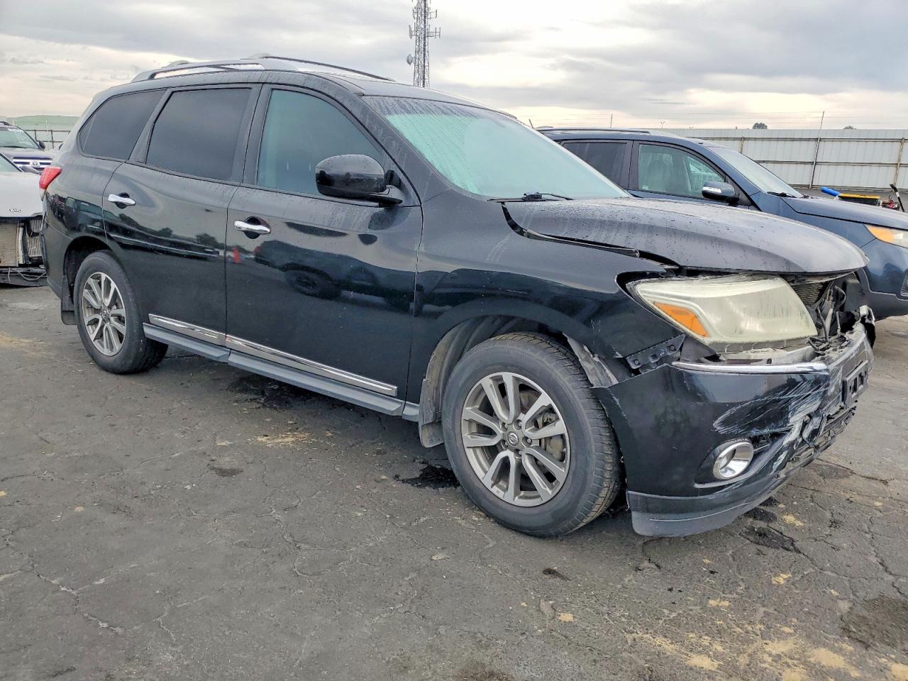2013 NISSAN PATHFINDER S photo 4