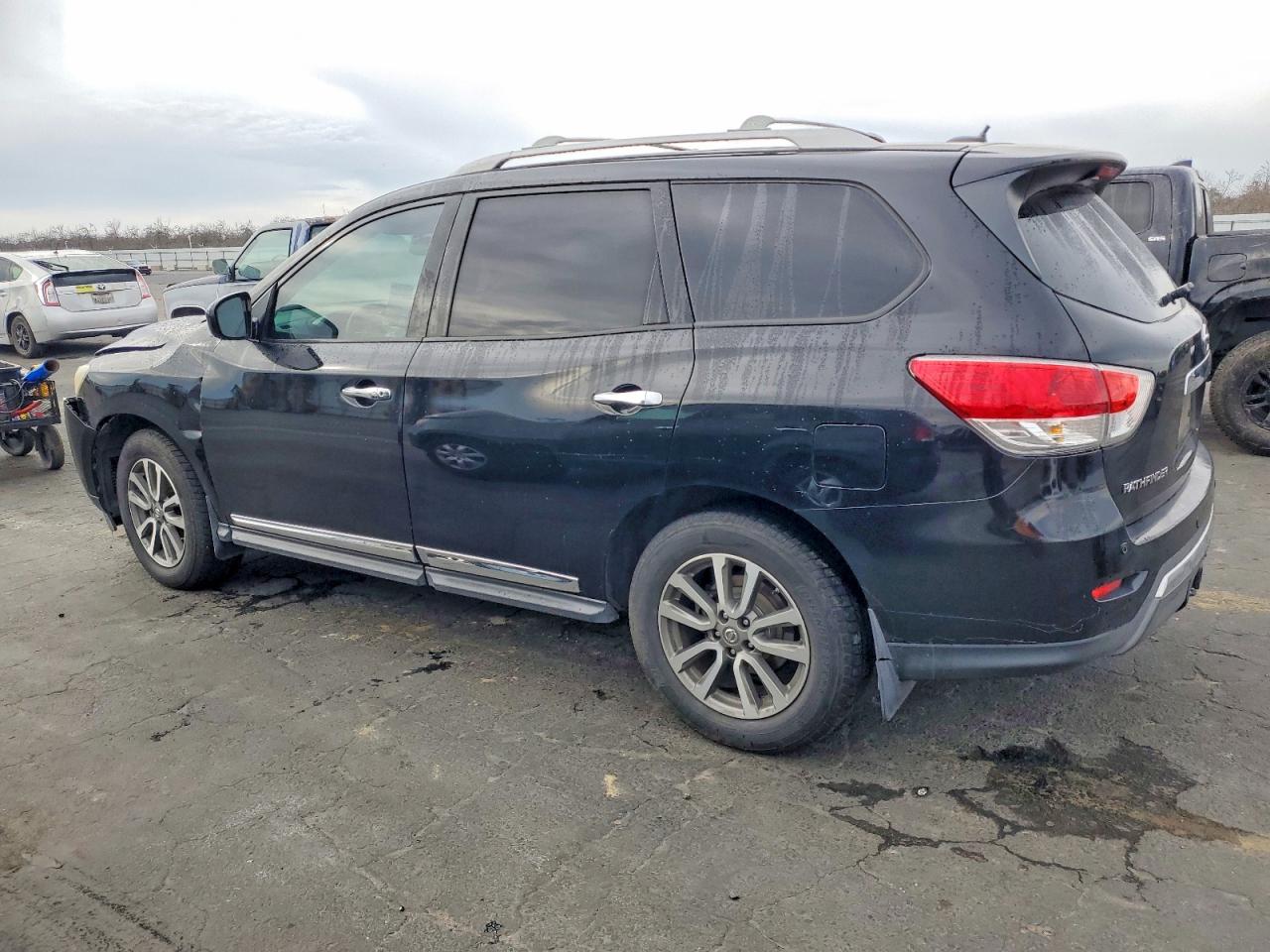 2013 NISSAN PATHFINDER S photo 2
