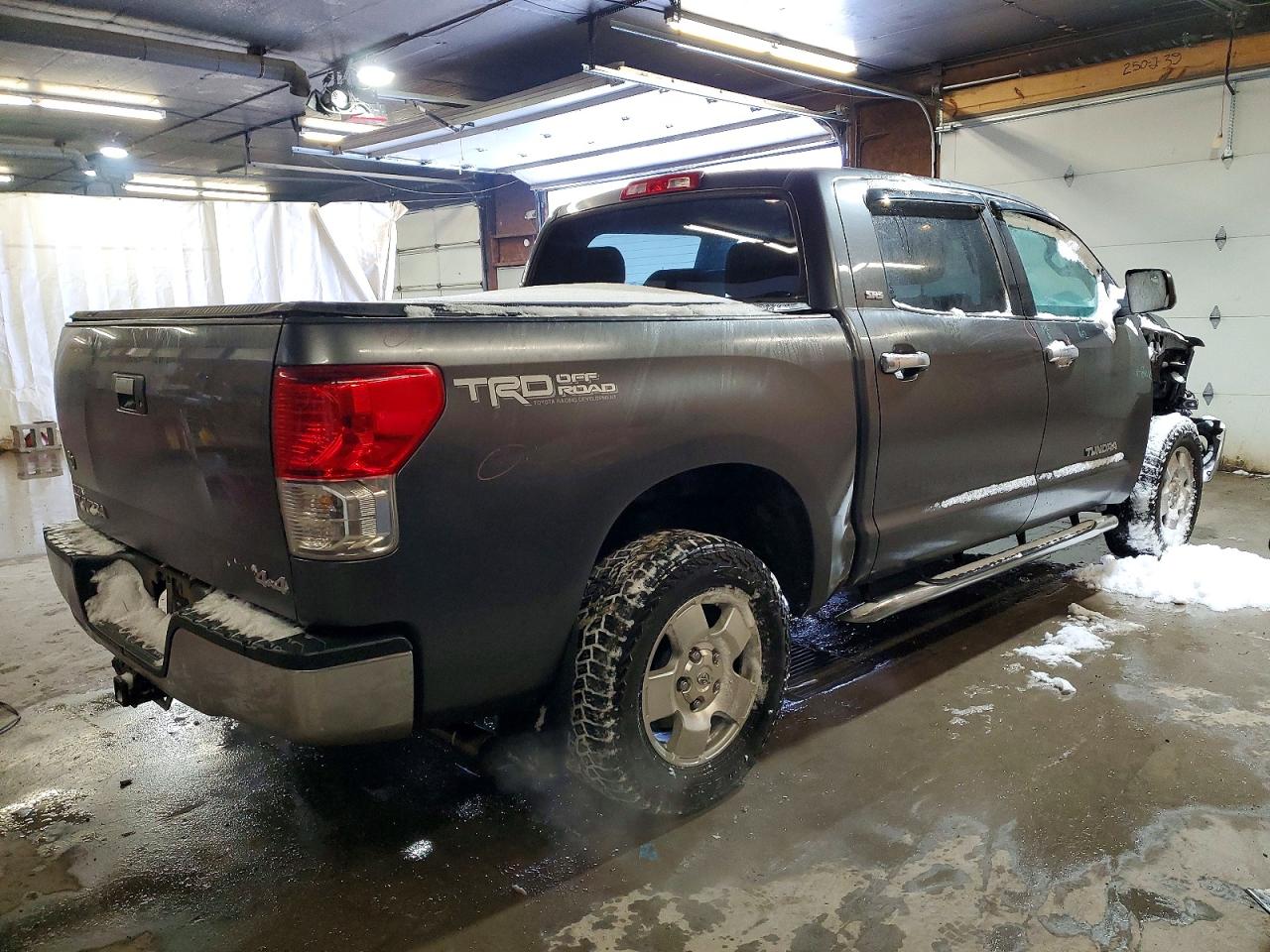2011 TOYOTA TUNDRA CREWMAX SR5 photo 3