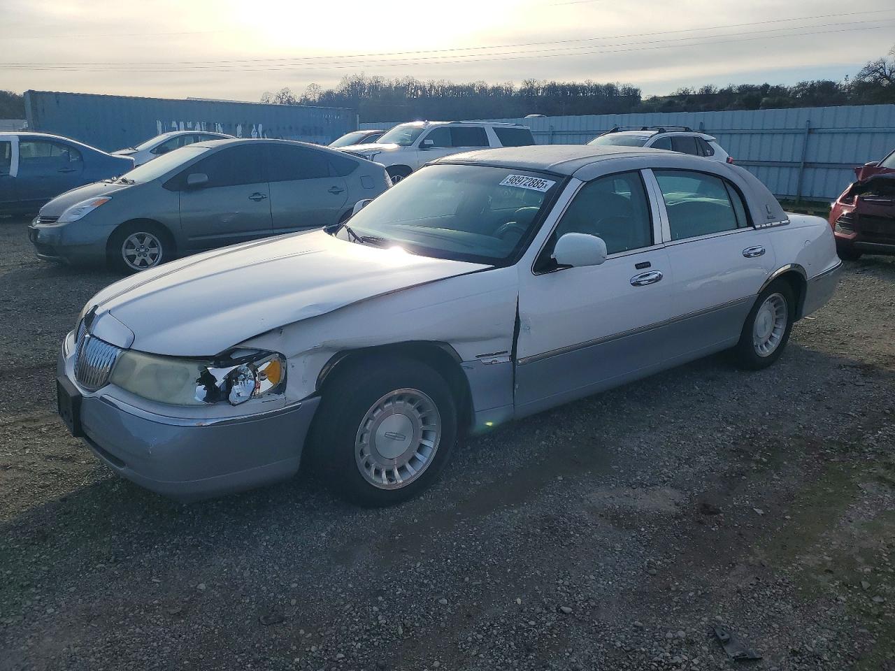 2001 LINCOLN TOWN CAR