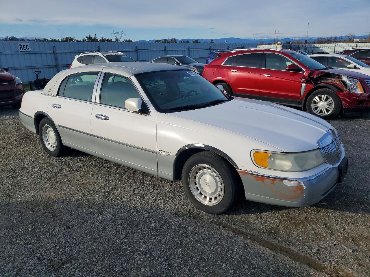 2001 LINCOLN TOWN CAR EXECUTIVE photo 4