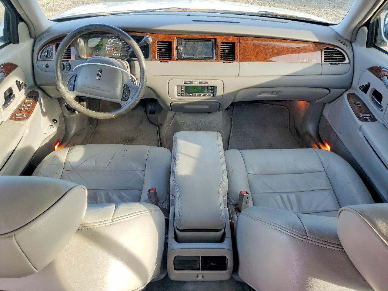 2001 LINCOLN TOWN CAR EXECUTIVE photo 8