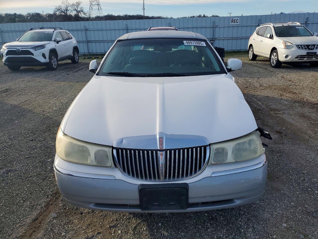 2001 LINCOLN TOWN CAR EXECUTIVE photo 5