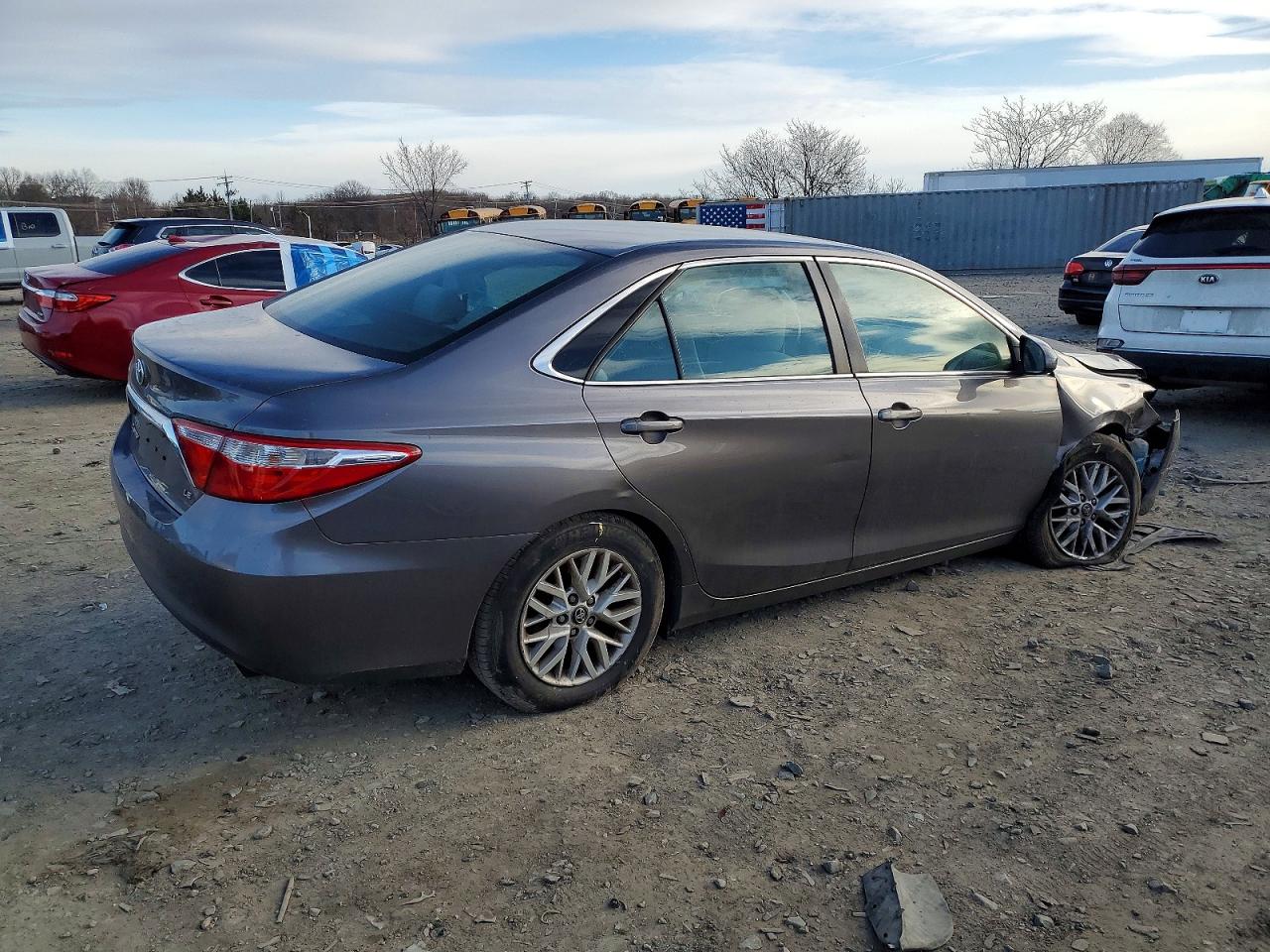 2017 TOYOTA CAMRY LE photo 3