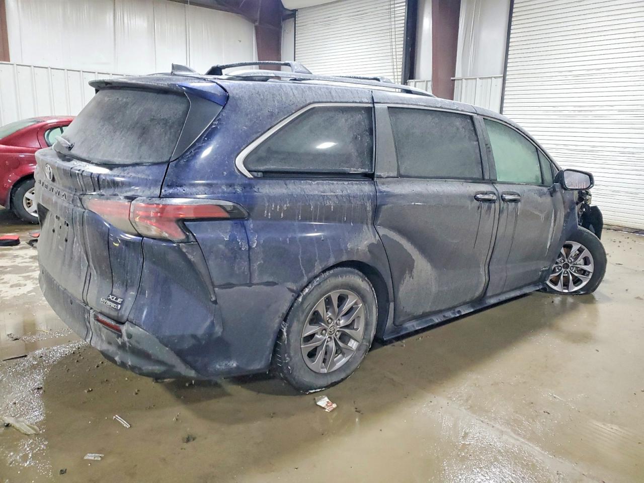 2021 TOYOTA SIENNA XLE photo 9