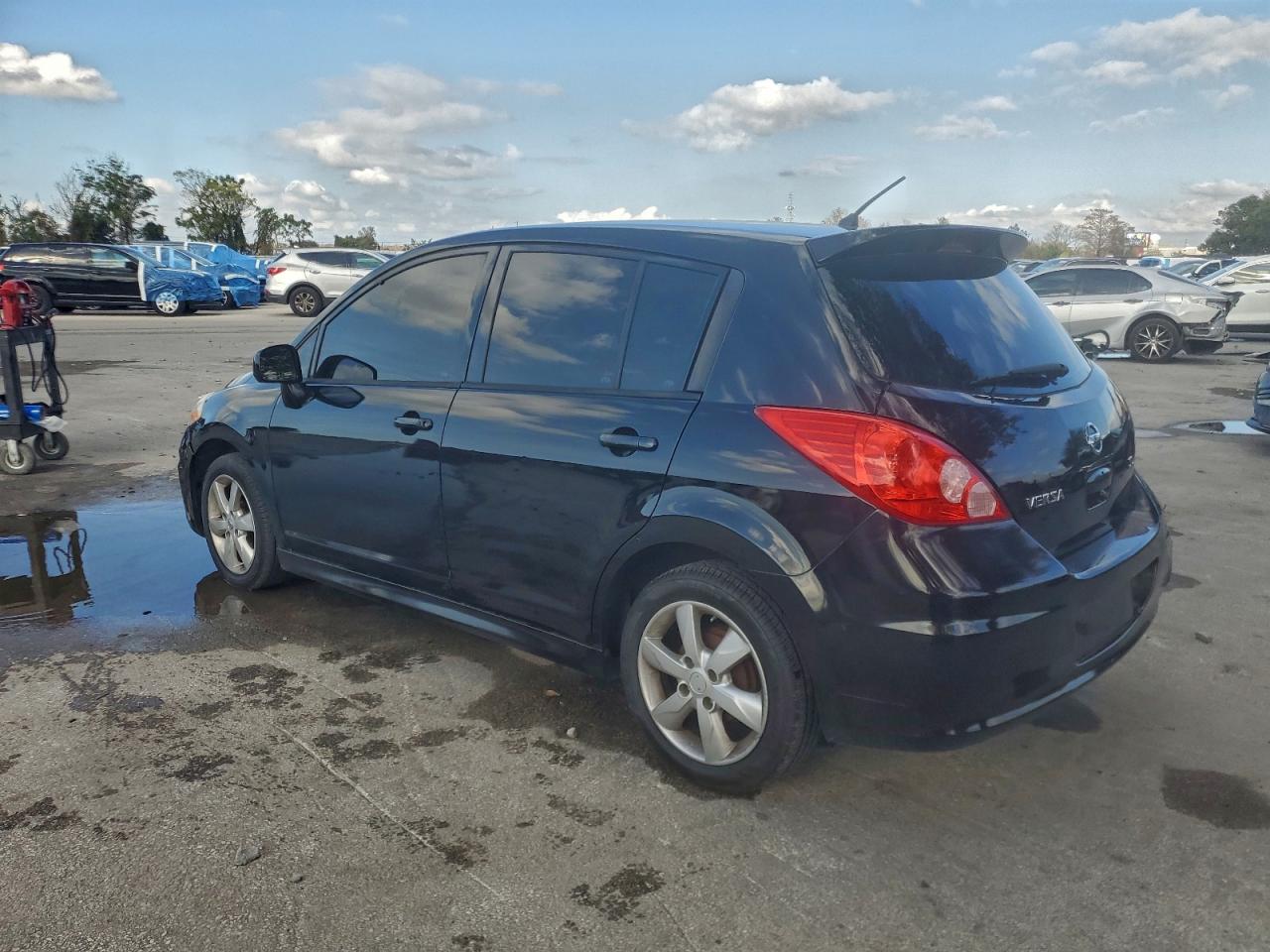 2011 NISSAN VERSA S photo 2