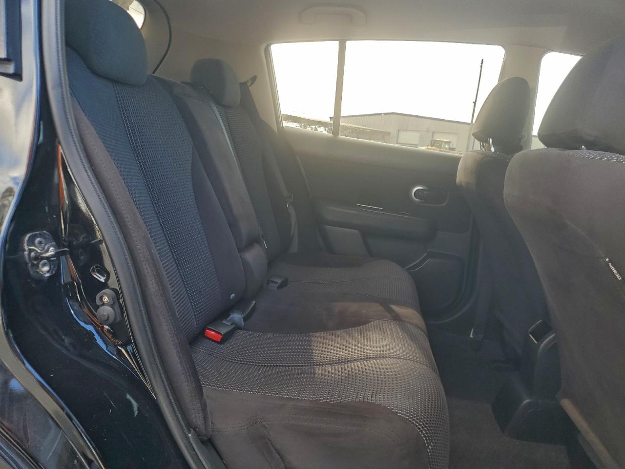 2011 NISSAN VERSA S photo 11