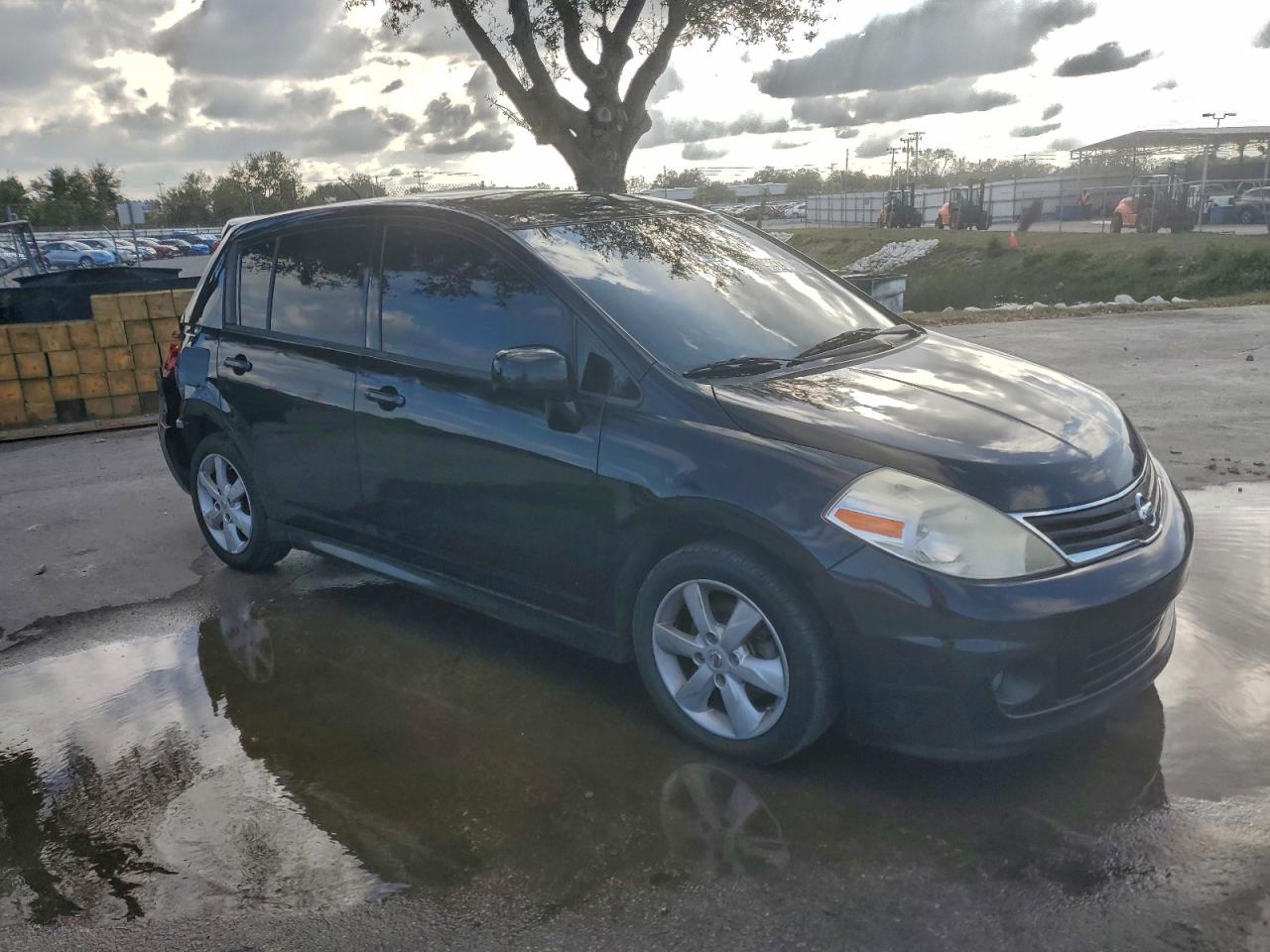 2011 NISSAN VERSA S photo 4