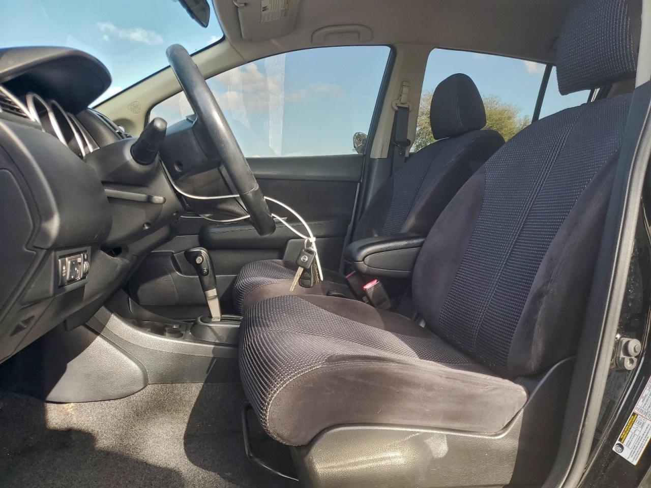 2011 NISSAN VERSA S photo 7