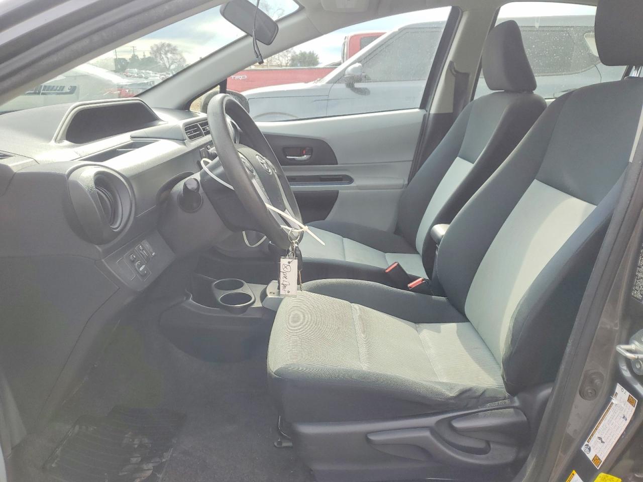 2013 TOYOTA PRIUS C photo 13