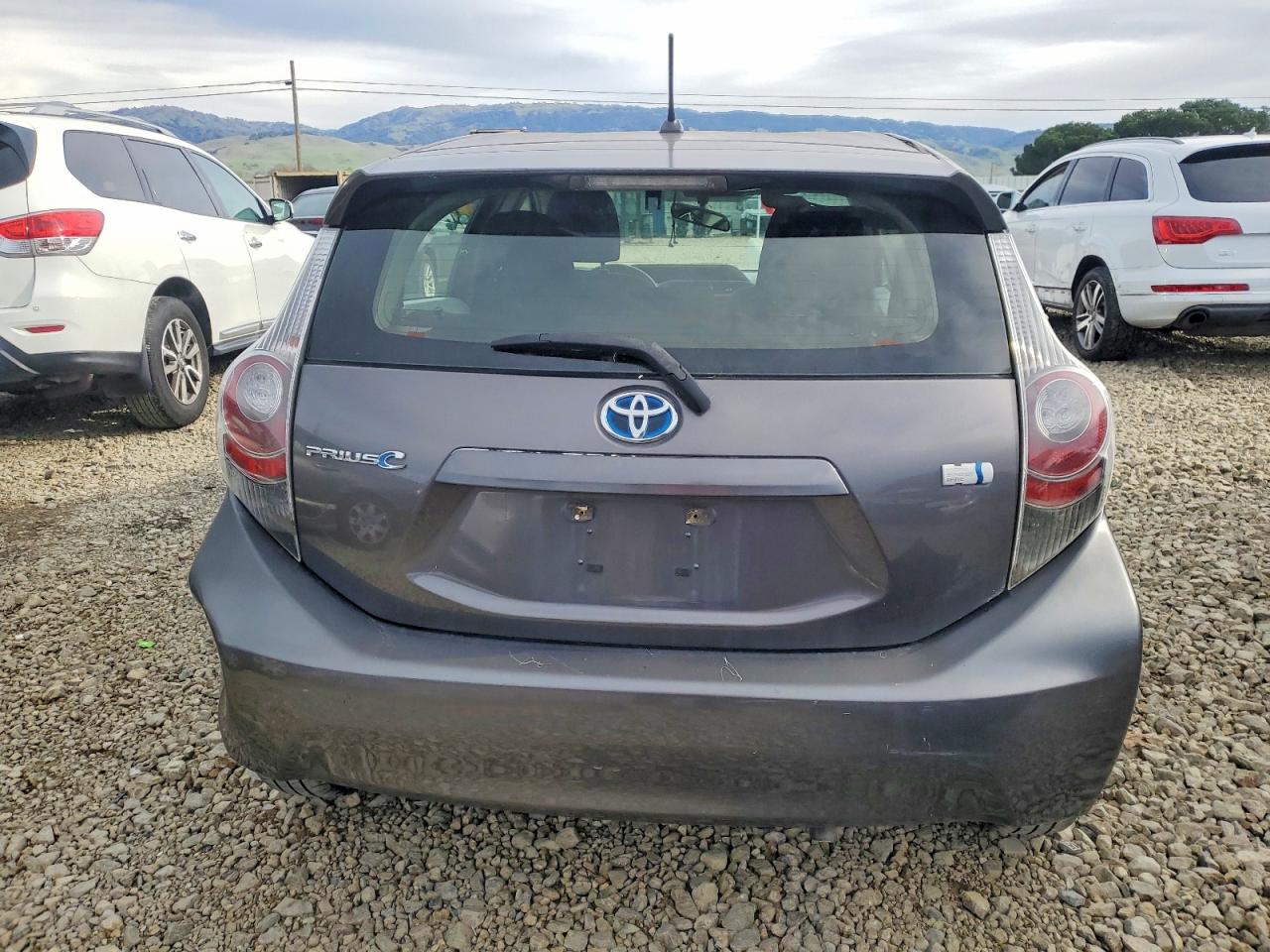 2013 TOYOTA PRIUS C photo 11