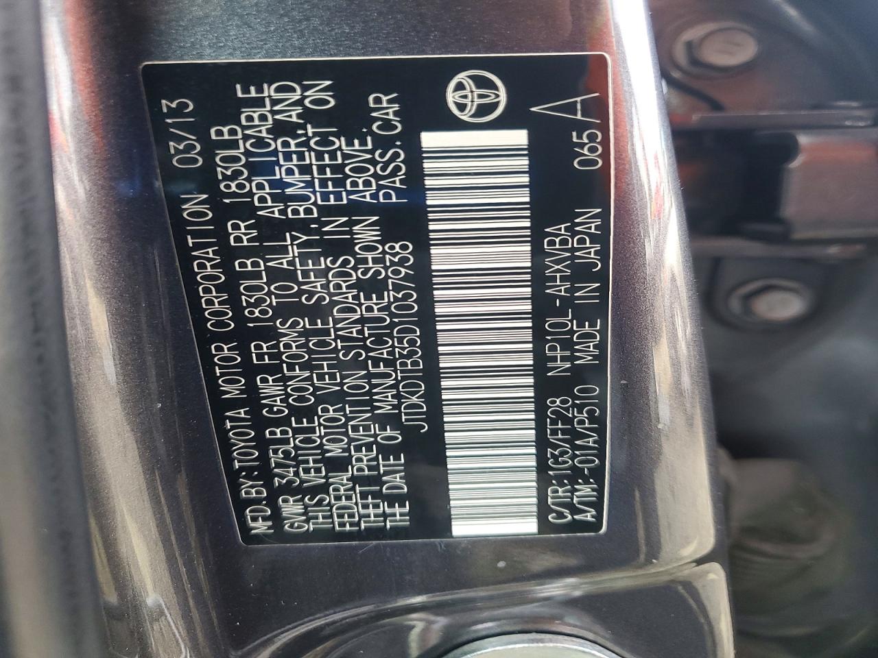 2013 TOYOTA PRIUS C photo 25