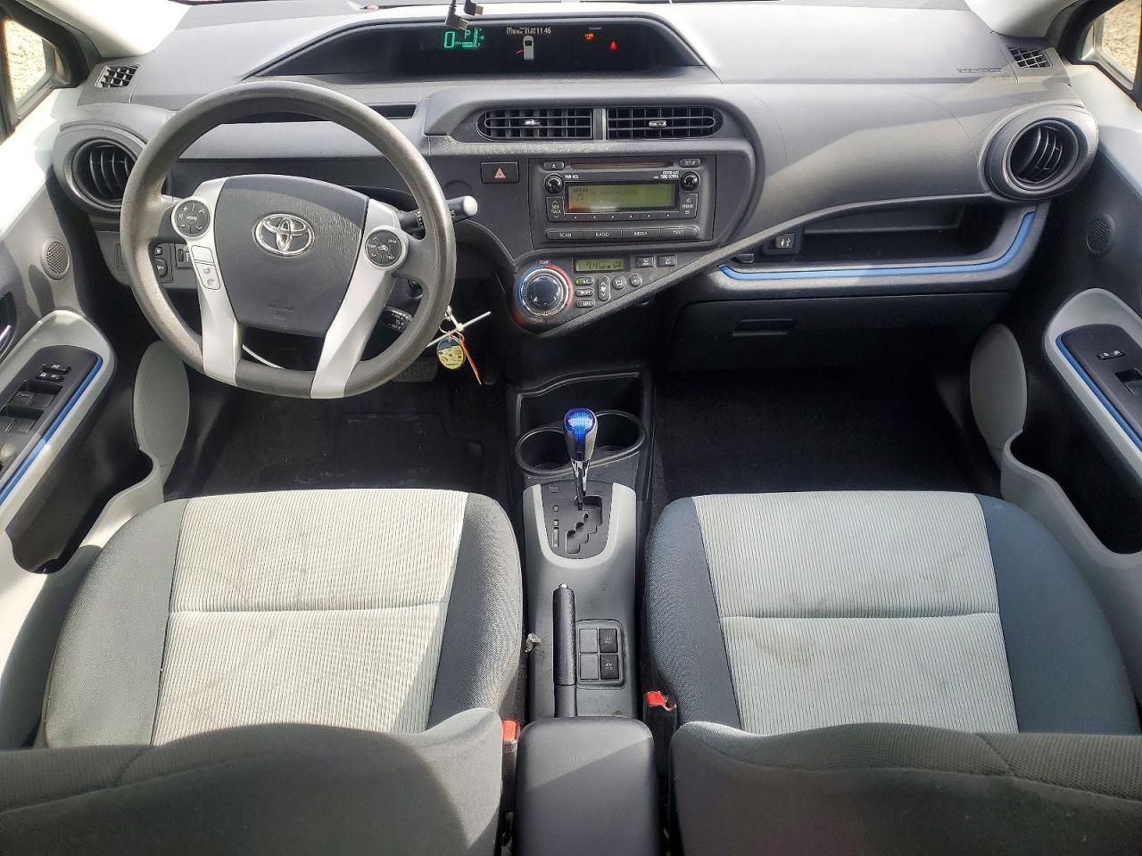 2013 TOYOTA PRIUS C photo 15
