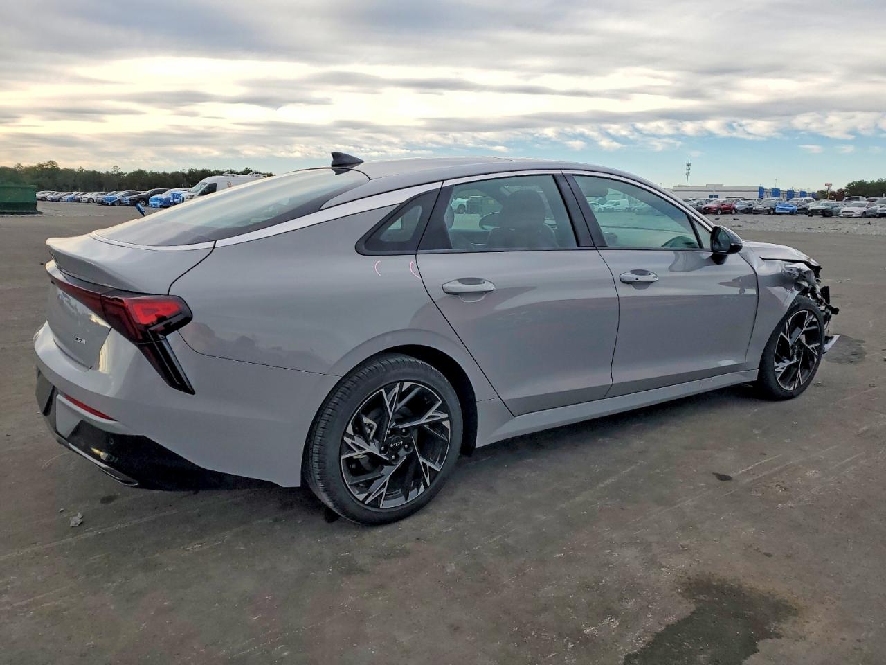 2025 KIA K5 GT LINE photo 5