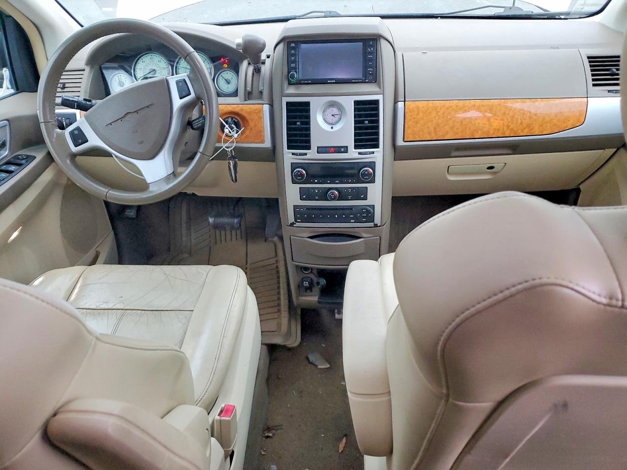 2010 CHRYSLER TOWN & COUNTRY LIMITED photo 8