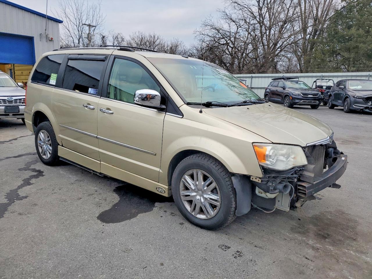 2010 CHRYSLER TOWN & COUNTRY LIMITED photo 4