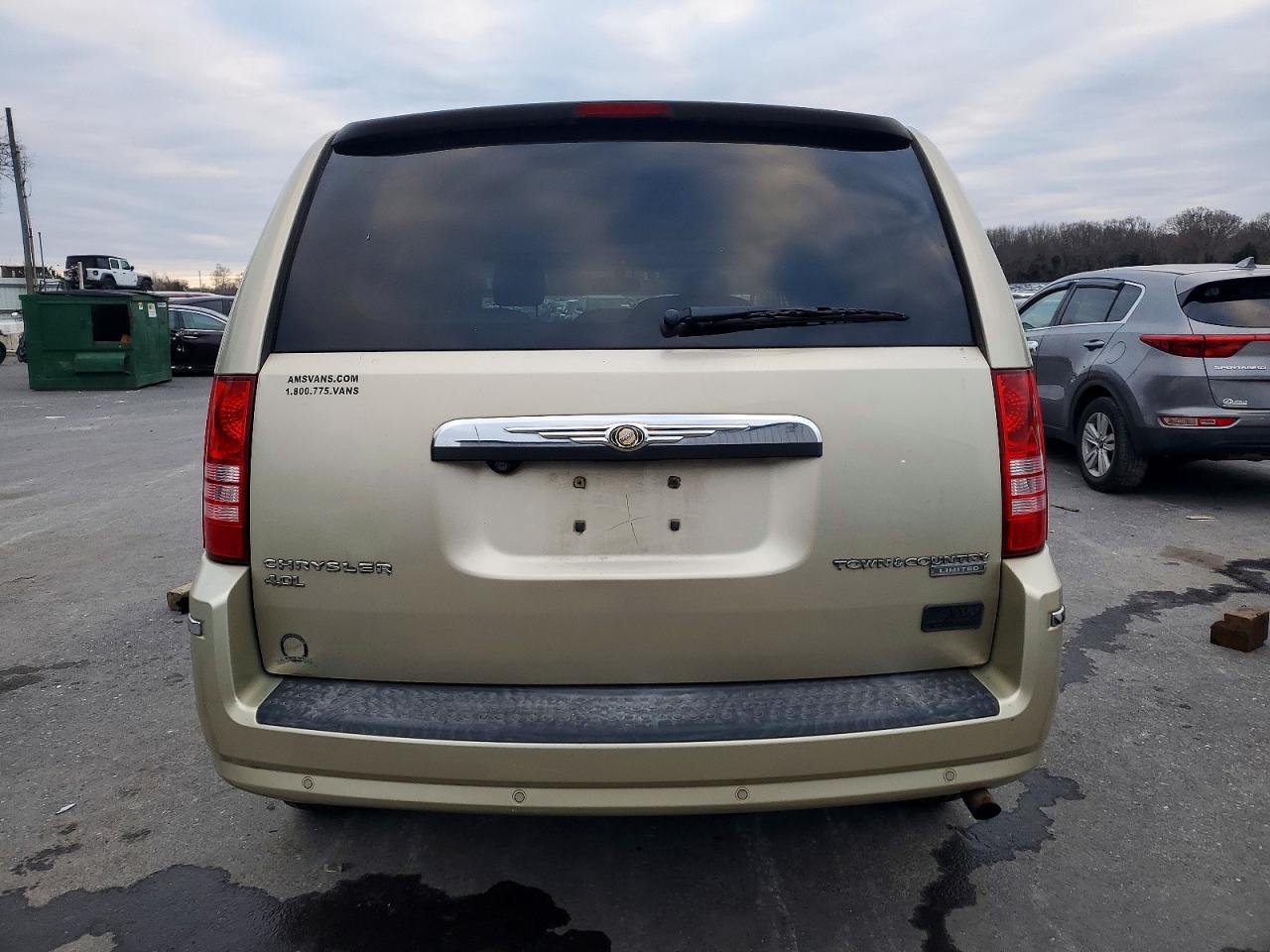 2010 CHRYSLER TOWN & COUNTRY LIMITED photo 6