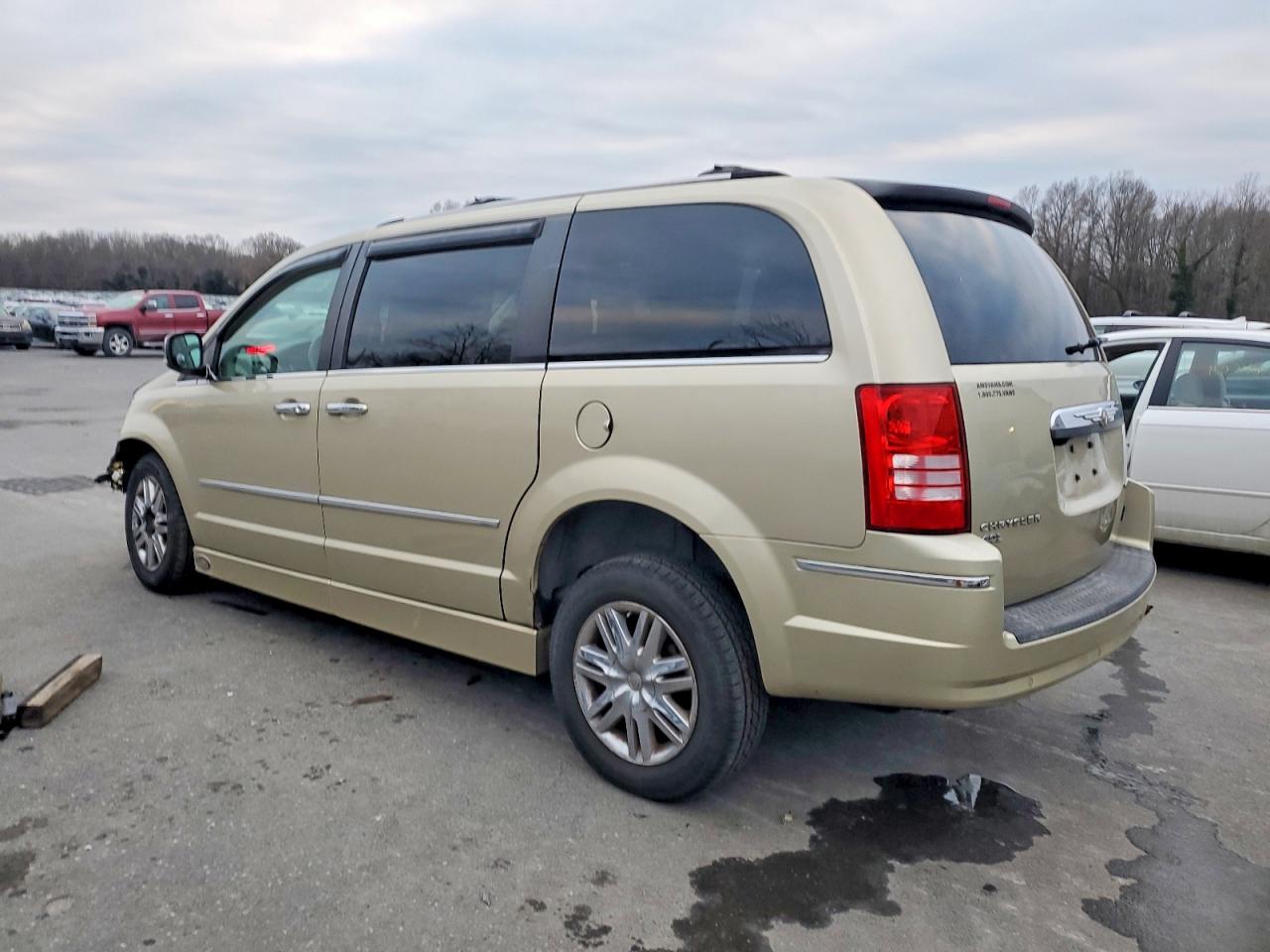 2010 CHRYSLER TOWN & COUNTRY LIMITED photo 2