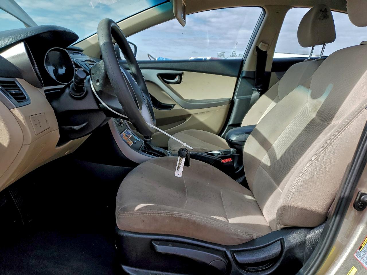 2016 HYUNDAI ELANTRA SE photo 7