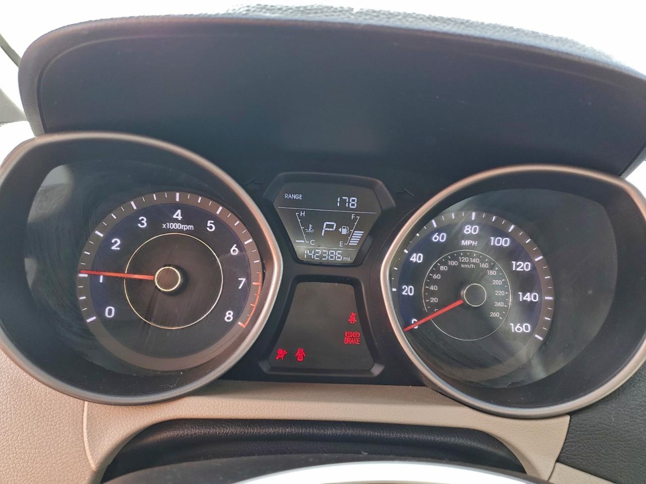 2016 HYUNDAI ELANTRA SE photo 9