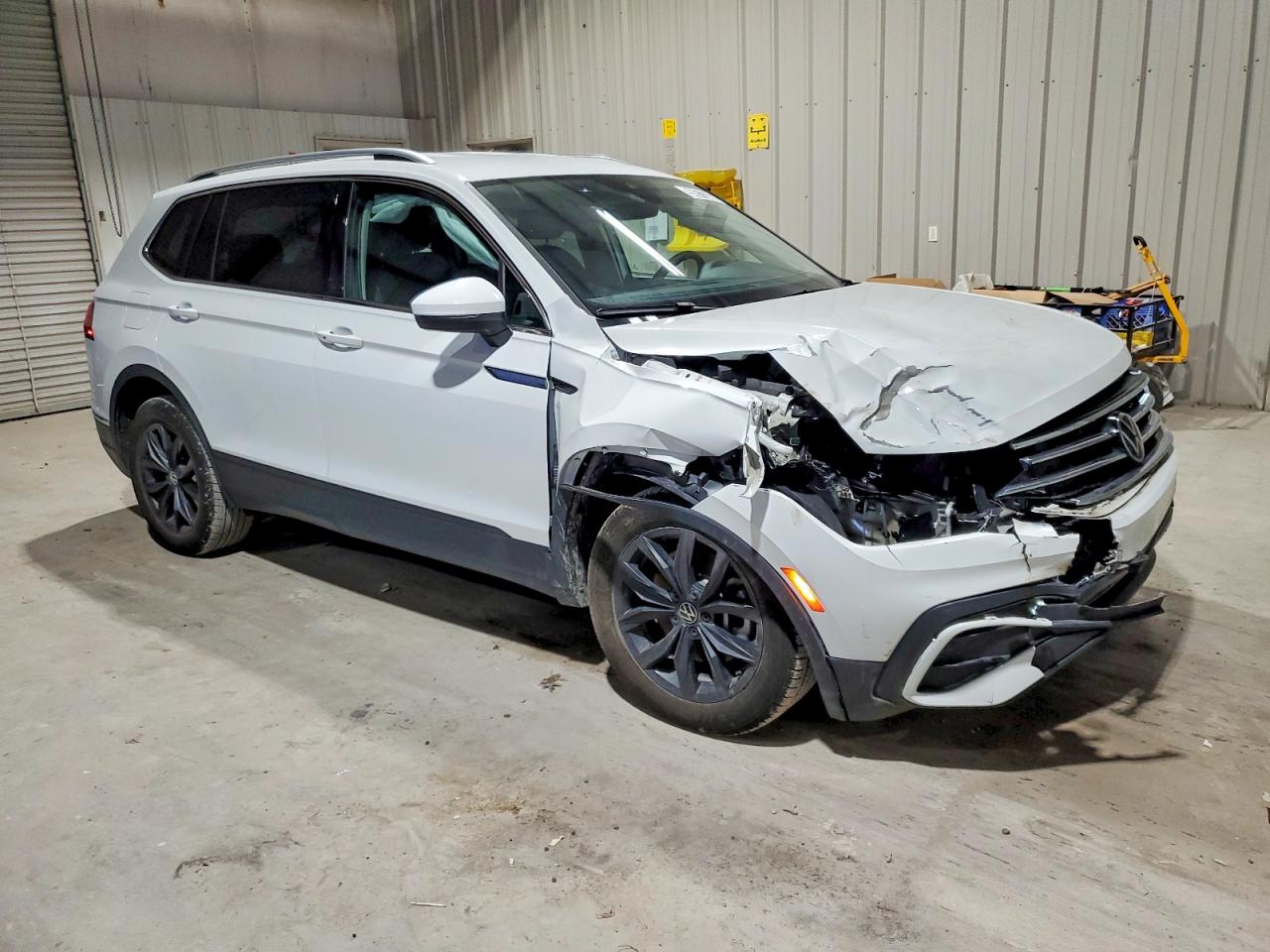 2024 VOLKSWAGEN TIGUAN SE photo 4