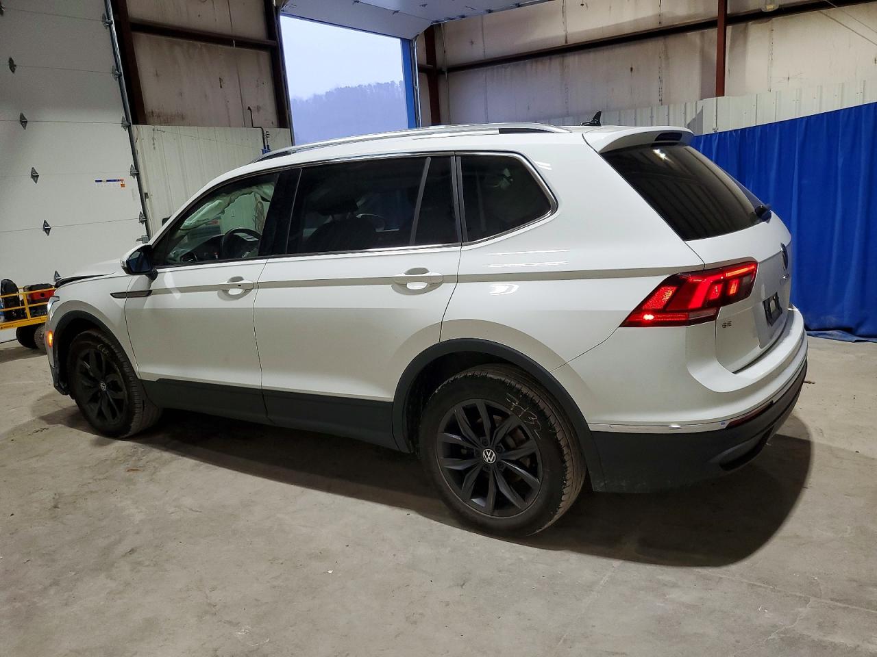 2024 VOLKSWAGEN TIGUAN SE photo 2