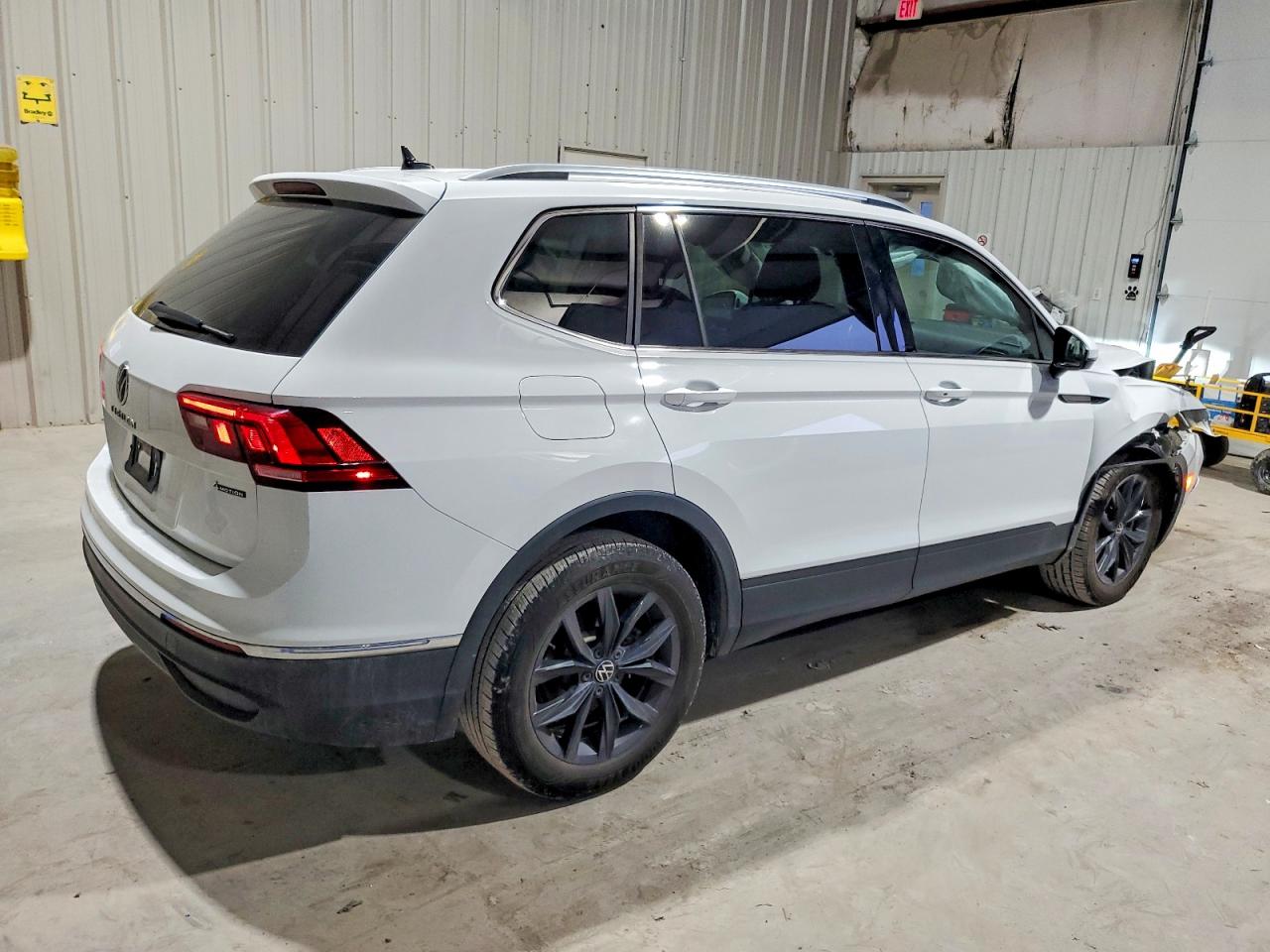 2024 VOLKSWAGEN TIGUAN SE photo 3