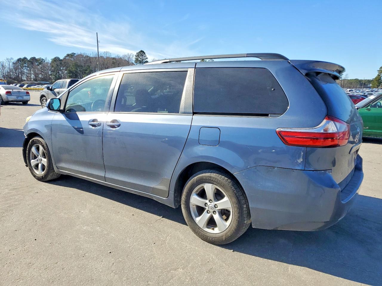 2015 TOYOTA SIENNA LE photo 2