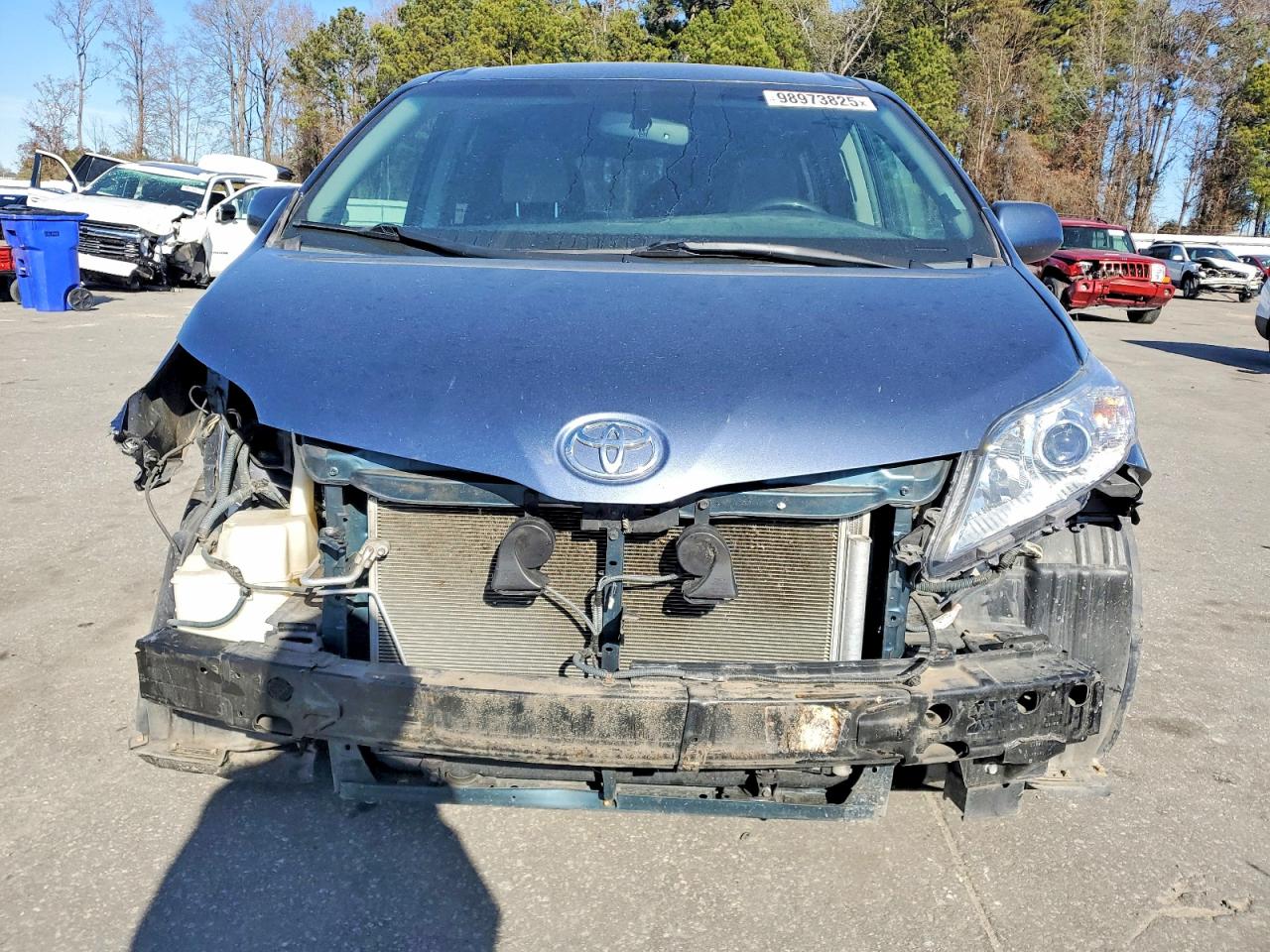 2015 TOYOTA SIENNA LE photo 5