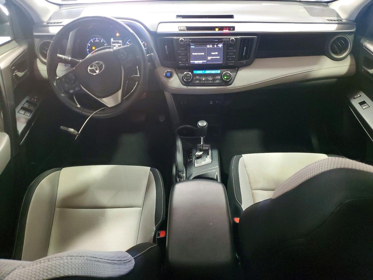 2017 TOYOTA RAV4 XLE photo 15