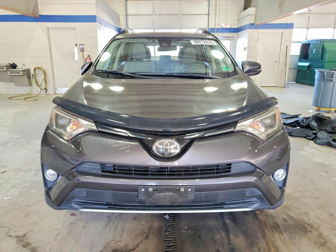 2017 TOYOTA RAV4 XLE photo 9