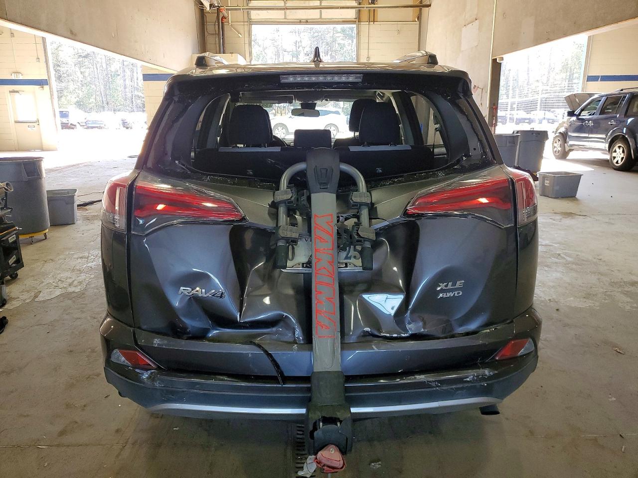2017 TOYOTA RAV4 XLE photo 11